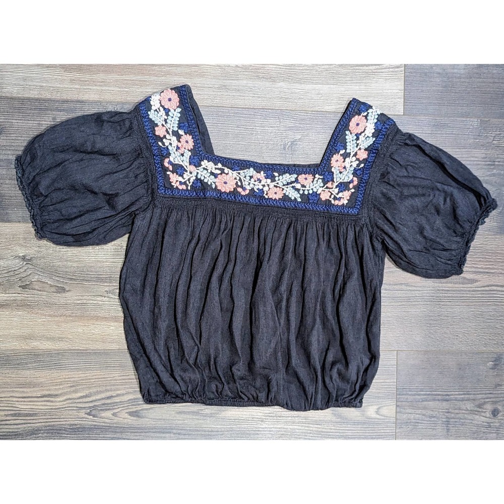 American Eagle Outfitters size Small Embroidered Crop Top
